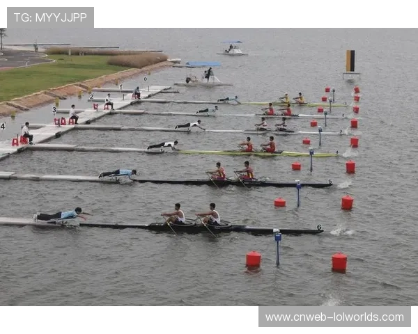 海岸赛艇较传统静水赛艇更考验运动员应对风浪与复杂海况的综合能力